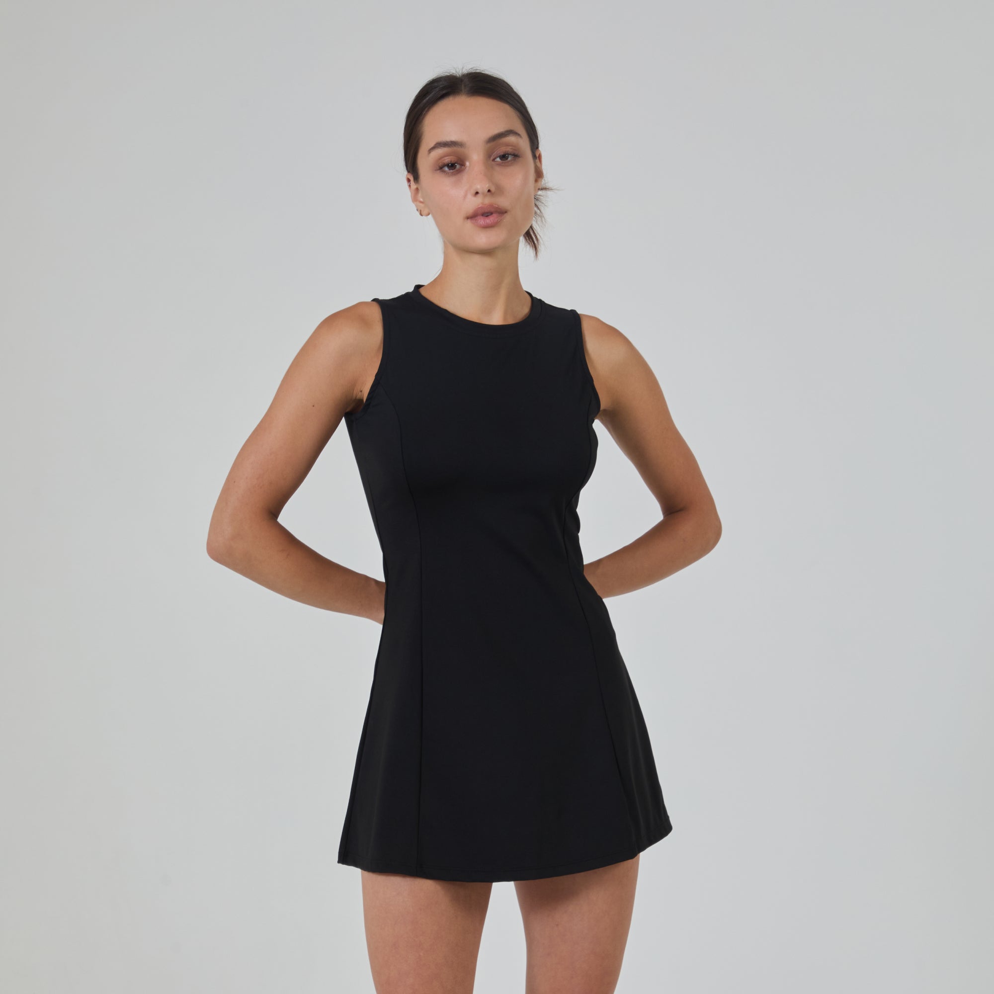ON Court Dressテニス用 黒 タンクドレス ON Court Dressテニス用 黒 タンクドレス Amazon.com: On